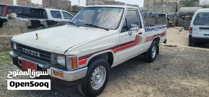 Toyota Hilux 1987 photo 3