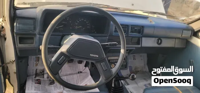 Toyota Hilux 1987 photo 4