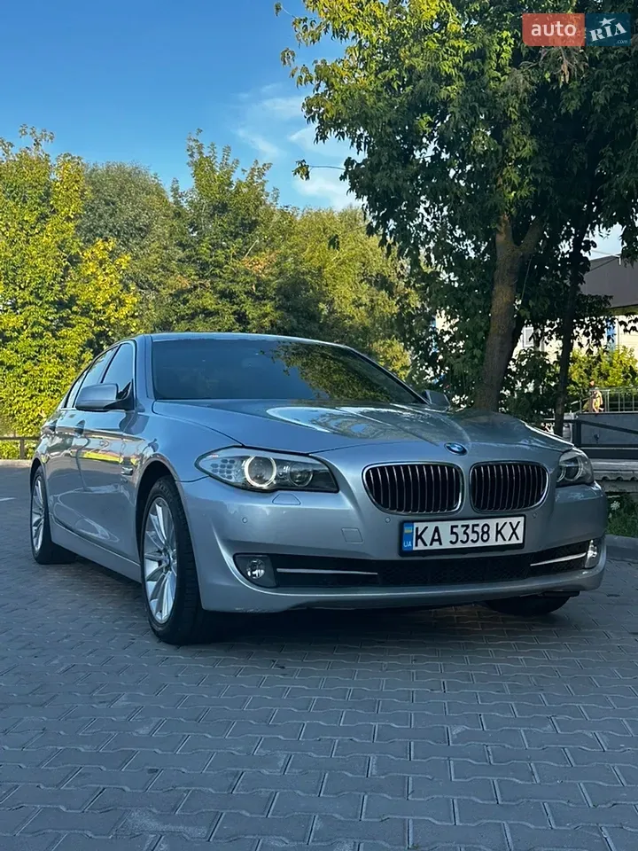BMW 5 Series 2012 photo 2