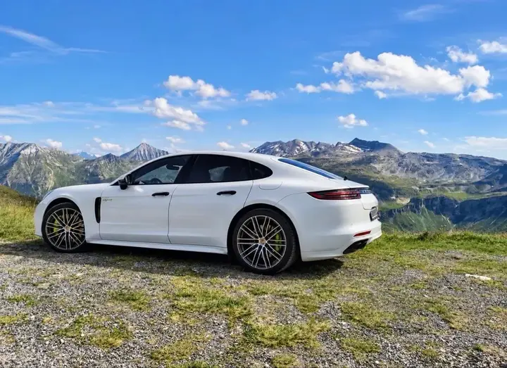 Porsche Panamera 2018 photo 2