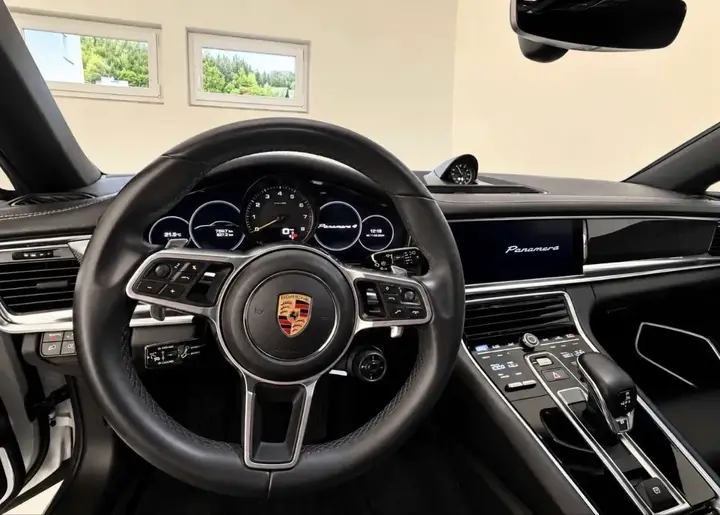 Porsche Panamera 2018 photo 3