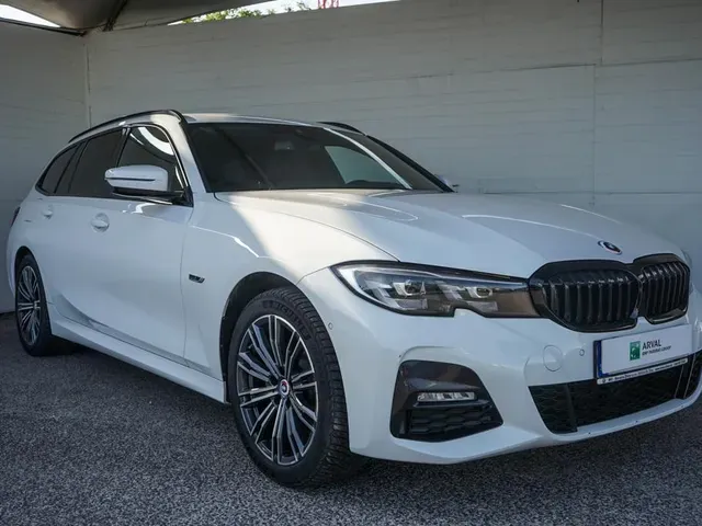 BMW 320 2022 photo 2