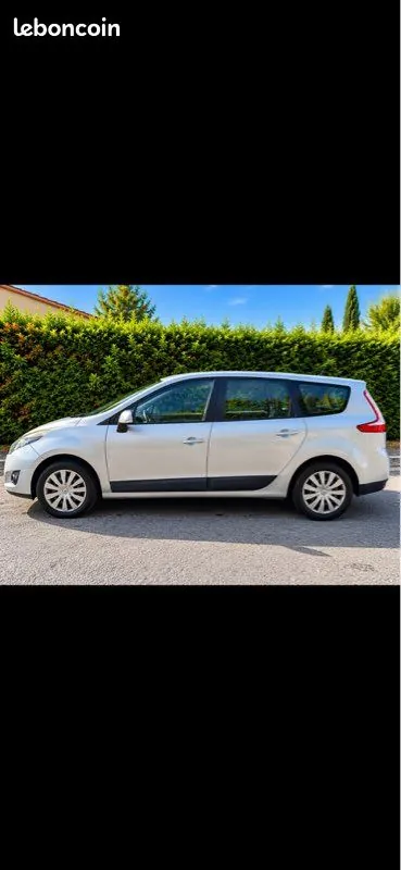Renault Scenic 2011 photo 2