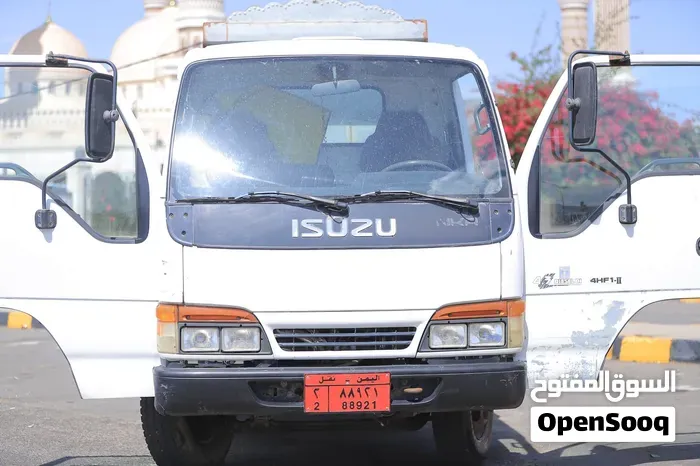Isuzu Other 2003 photo 2