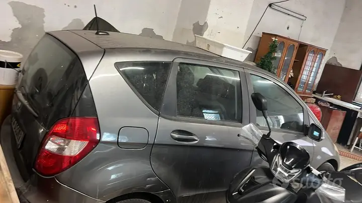 Mercedes-Benz A 2010 photo 2
