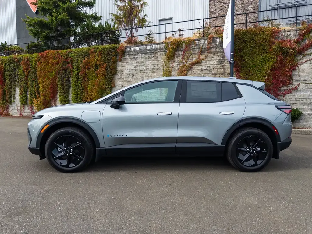 Chevrolet Equinox 2026 photo 2