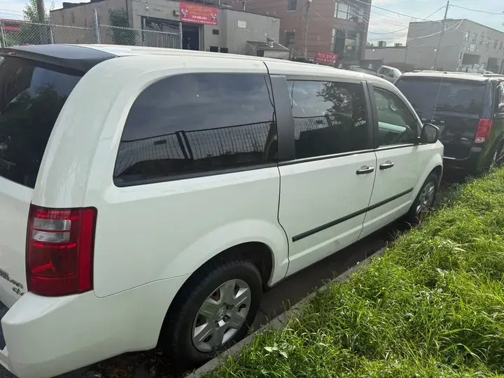 Dodge Grand Caravan 2010 photo 5
