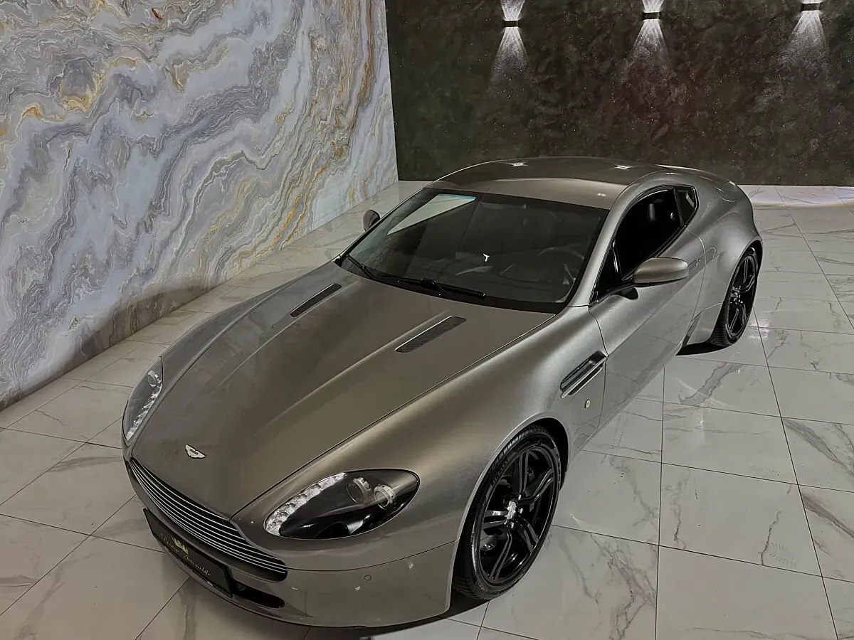 Aston Martin Vantage 2009 photo 3