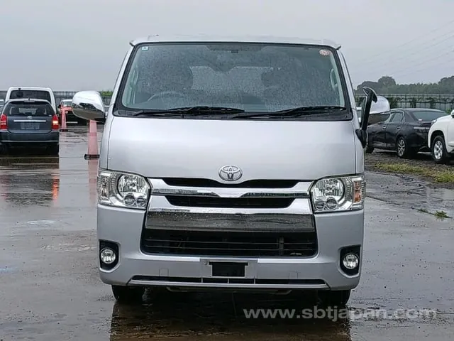 Toyota Hiace 2014 photo 2