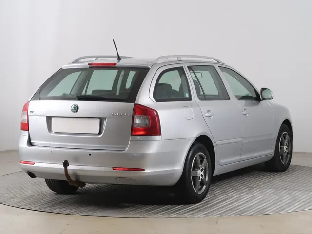 Skoda Octavia Combi 2013 photo 4