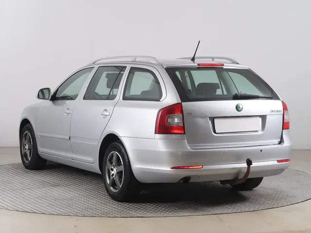 Skoda Octavia Combi 2013 photo 3