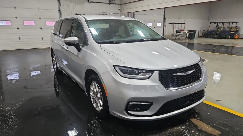 Chrysler Pacifica 2023 photo 3