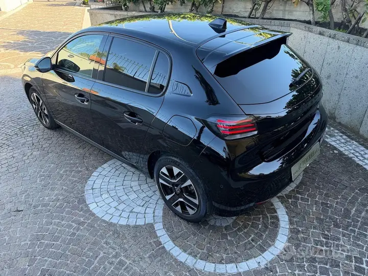 Peugeot 208 2024 photo 3