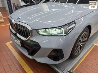 BMW 5 Series (G60) 2024 photo 2