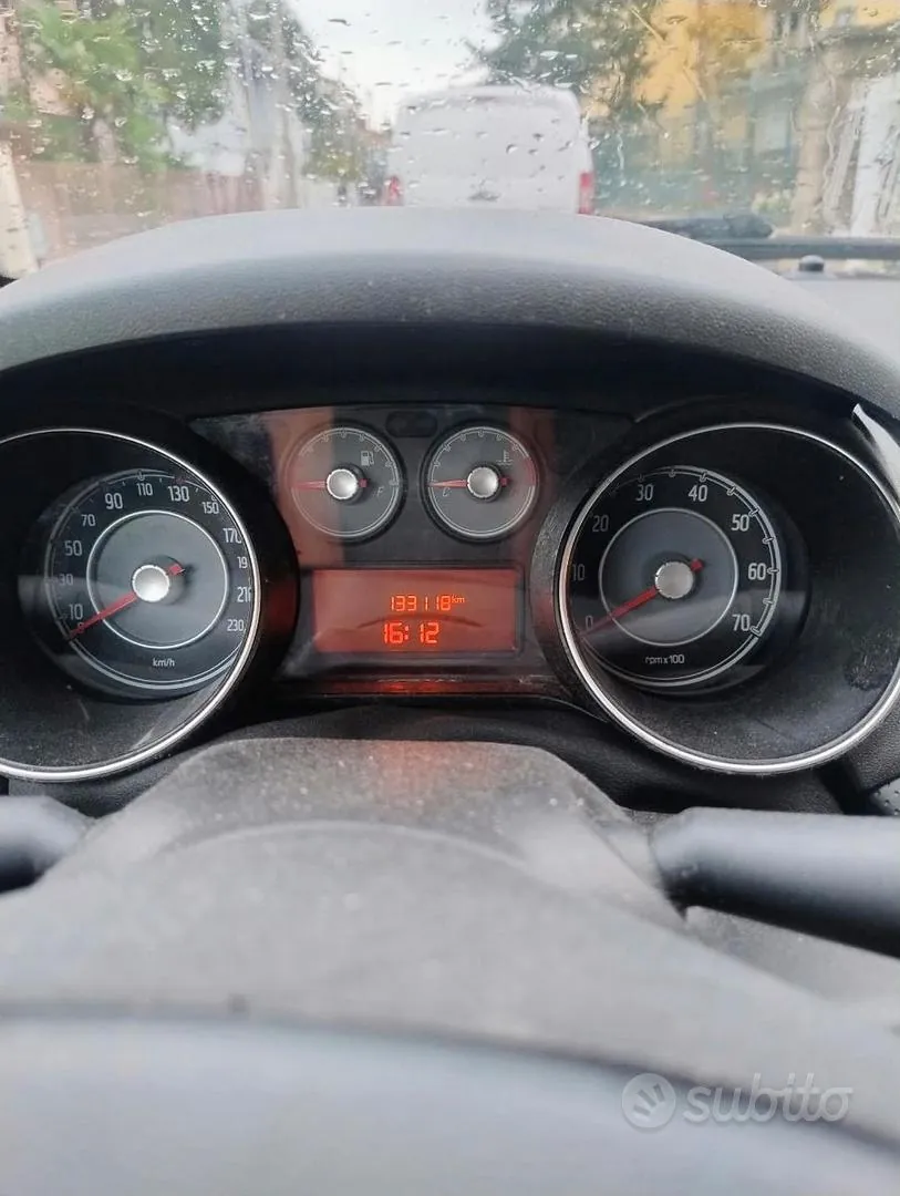 Fiat Grande Punto 2011 photo 3