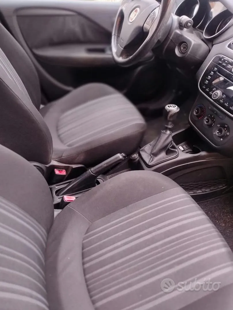 Fiat Grande Punto 2011 photo 4