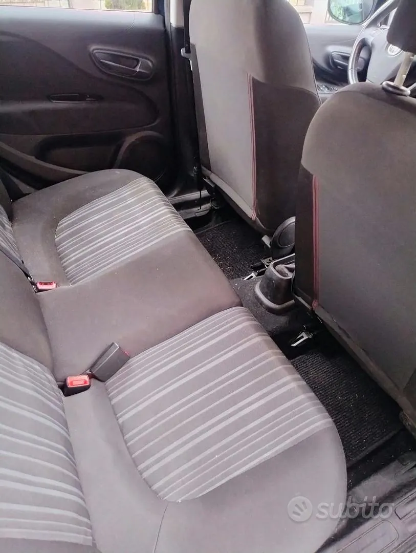 Fiat Grande Punto 2011 photo 5