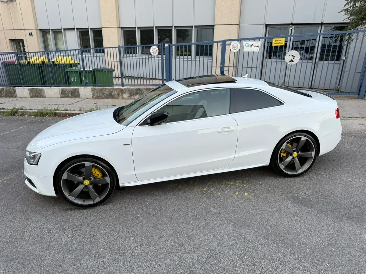 Audi A5 2012 photo 2