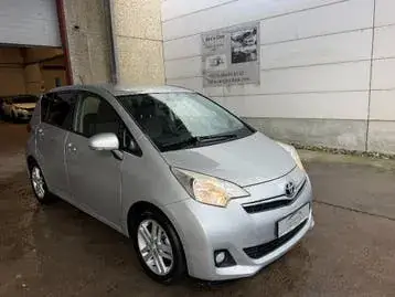 Toyota Verso-S 2014 photo 2