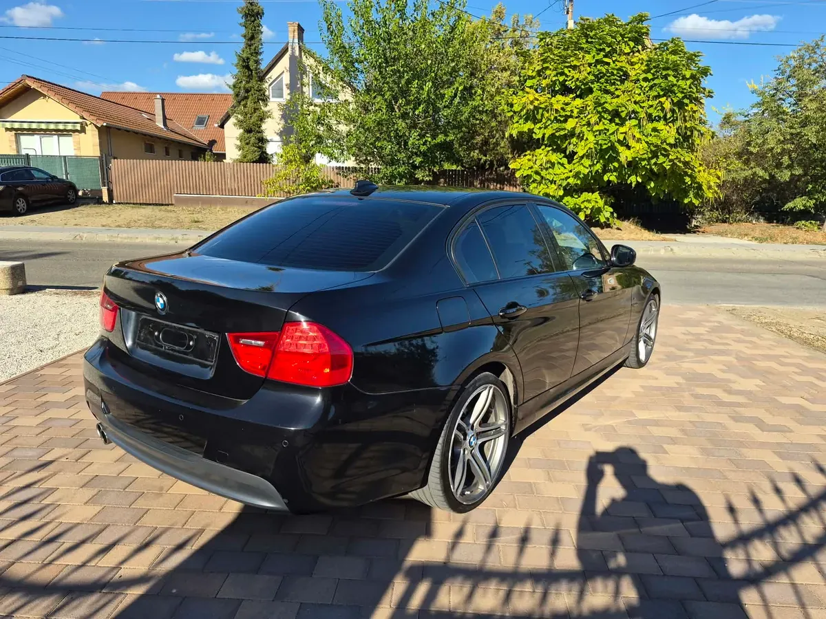 BMW 3 Series 2010 photo 2