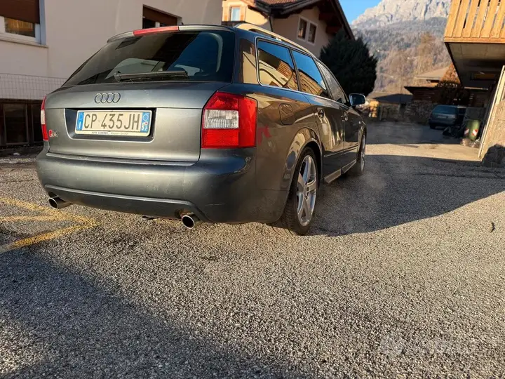Audi A4 2004 photo 2
