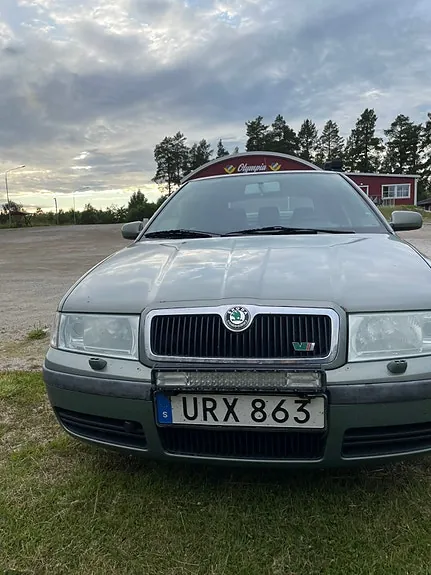 Skoda Octavia 2004 photo 3