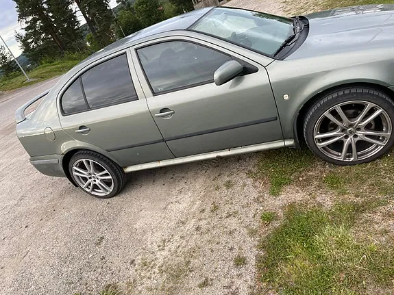 Skoda Octavia 2004 photo 2