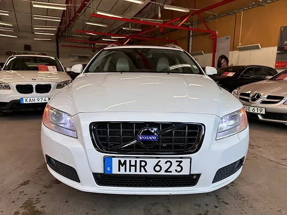Volvo V70 2012 photo 2