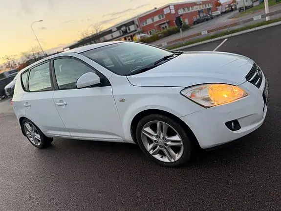 Kia Ceed 2009 photo 2