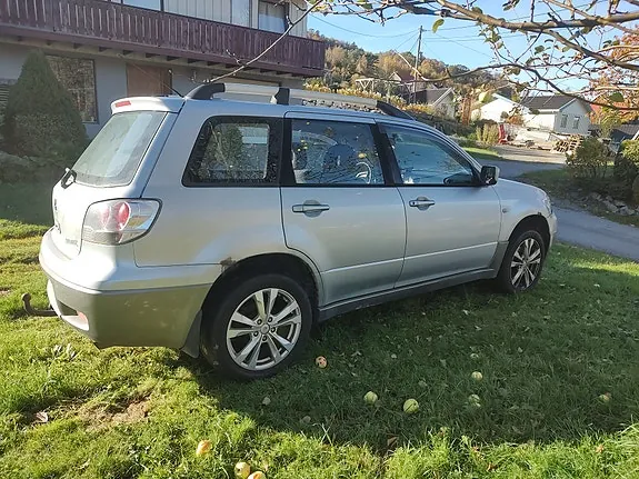 Mitsubishi Outlander 2004 photo 3