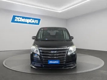 Toyota Noah 2014 photo 3
