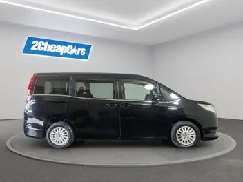 Toyota Noah 2014 photo 5