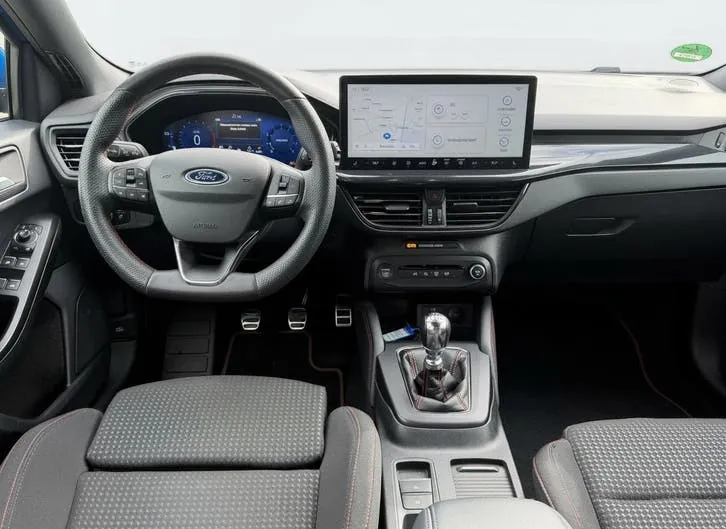 Ford Focus 2023 photo 2