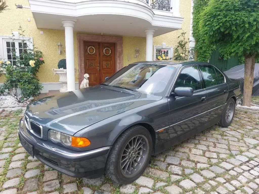 BMW 7 Series 2000 photo 2