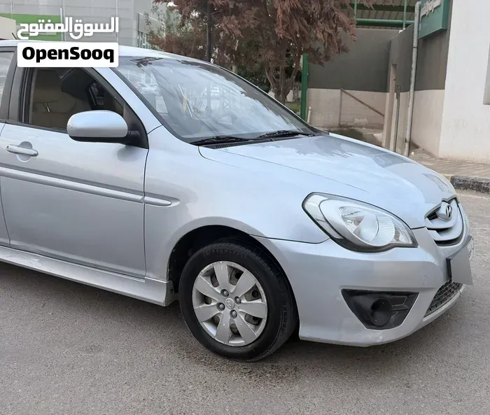 Hyundai Accent 2010 photo 4