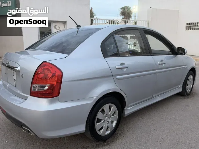 Hyundai Accent 2010 photo 3