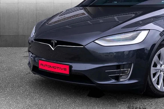 Tesla Model X 2018 photo 2