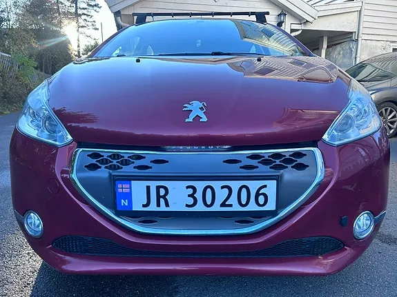 Peugeot 208 2012 photo 3