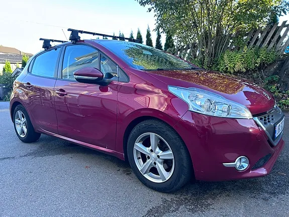 Peugeot 208 2012 photo 2