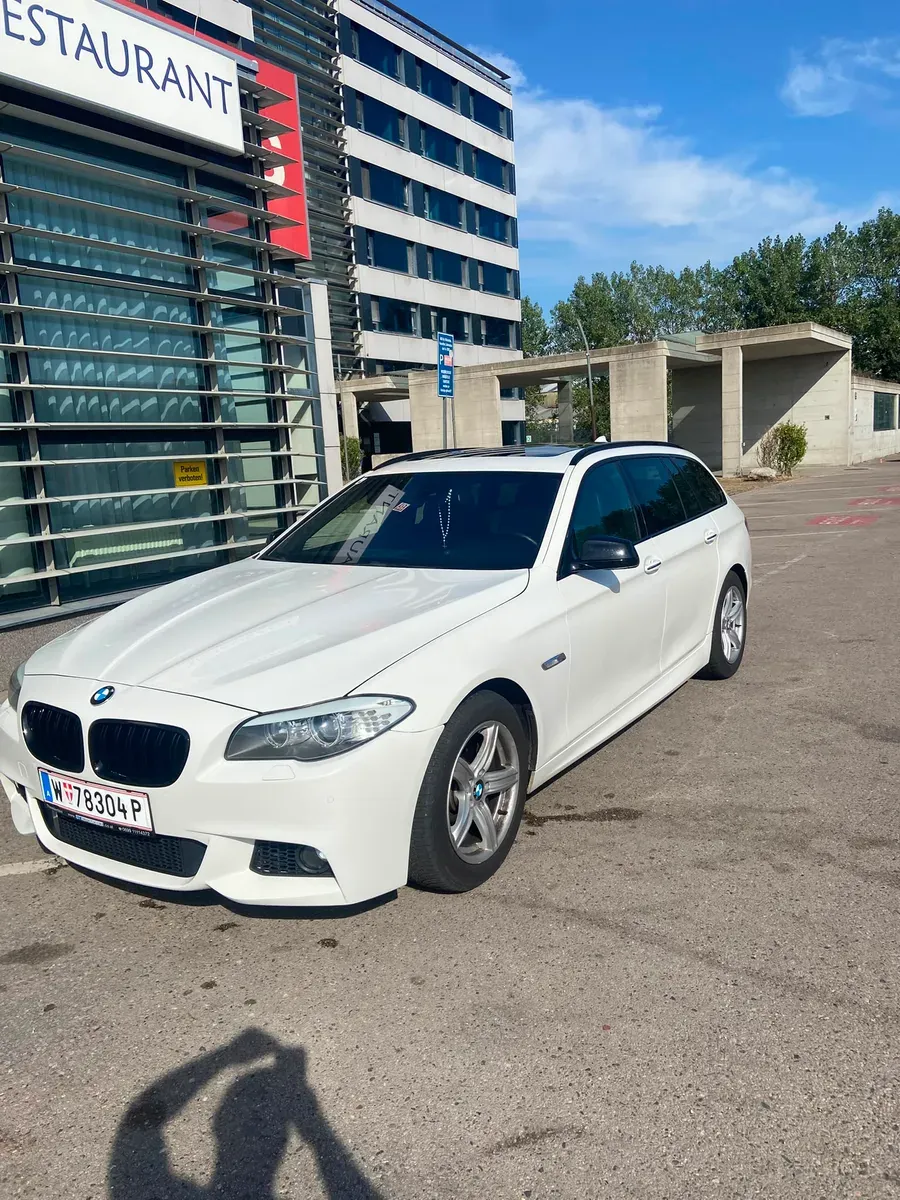 BMW 5 Series 2012 photo 2