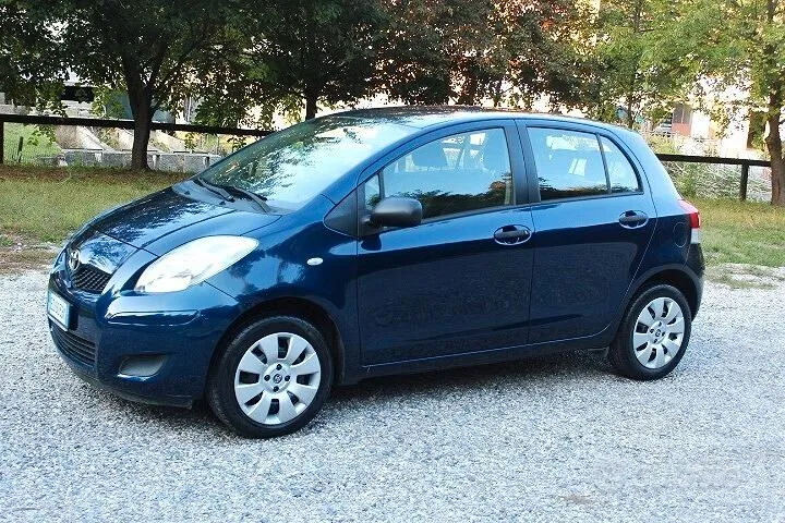 Toyota Yaris 2010 photo 3