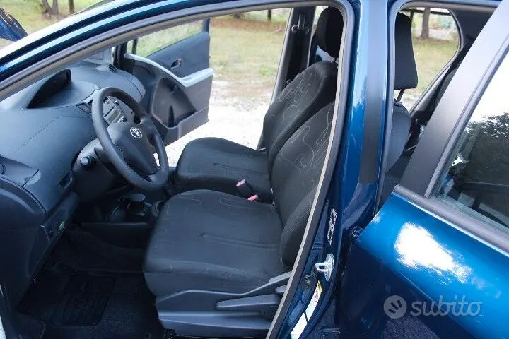 Toyota Yaris 2010 photo 4