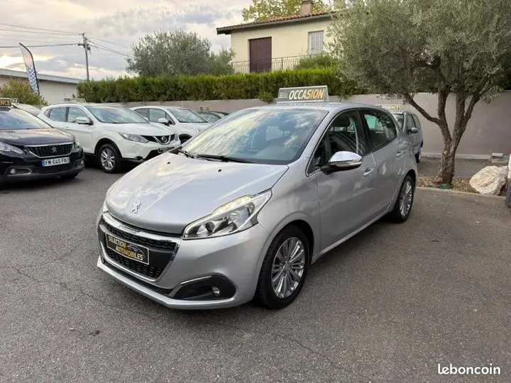 Peugeot 208 2016 photo 2