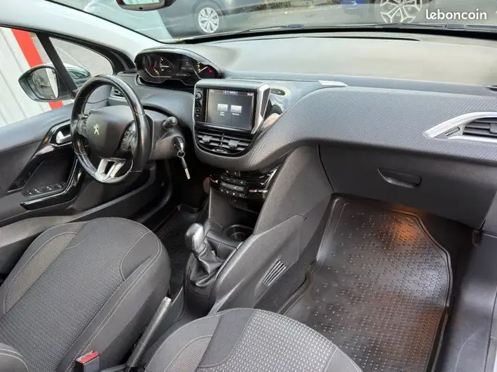 Peugeot 208 2016 photo 5