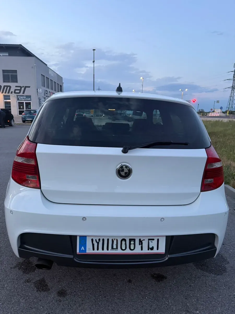 BMW 1 Series 2009 photo 2