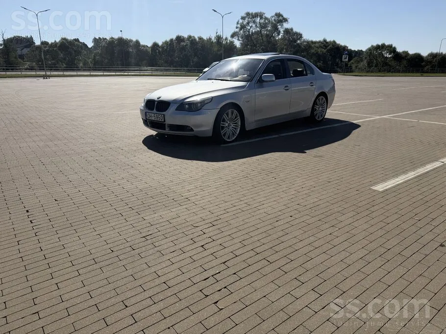BMW E60 2004 photo 2