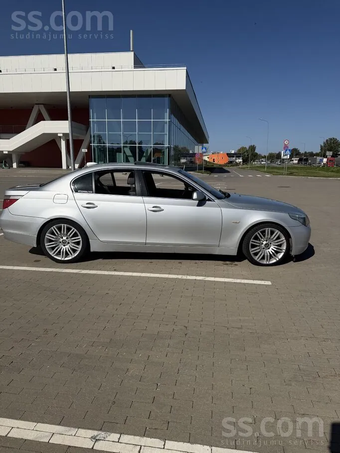 BMW E60 2004 photo 4