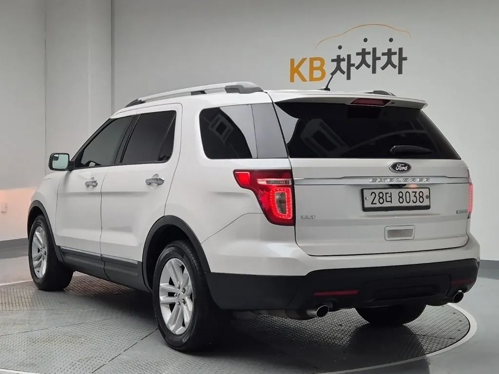 Ford Explorer 2014 photo 2
