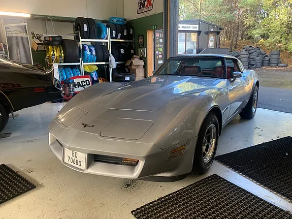 Chevrolet Corvette 1980 photo 2