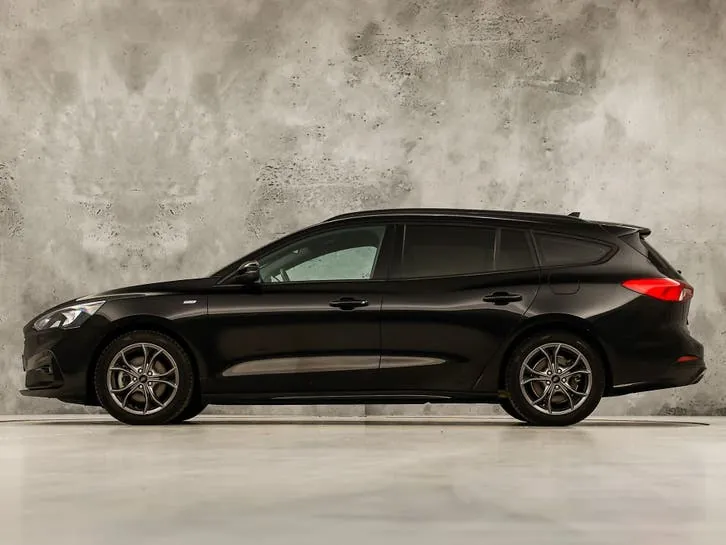 Ford Focus 2021 photo 2